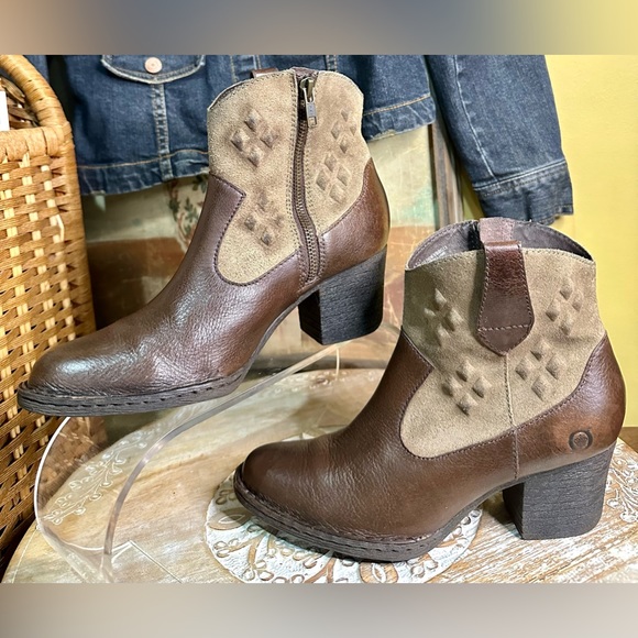 EUC Born “Capri” Leather and Suede Cowgirl Ankle Bootie Size 6.5/37 - Picture 7 of 13
